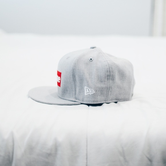 Supreme New Era Fitted 7 1/4 - Picture 3 of 5